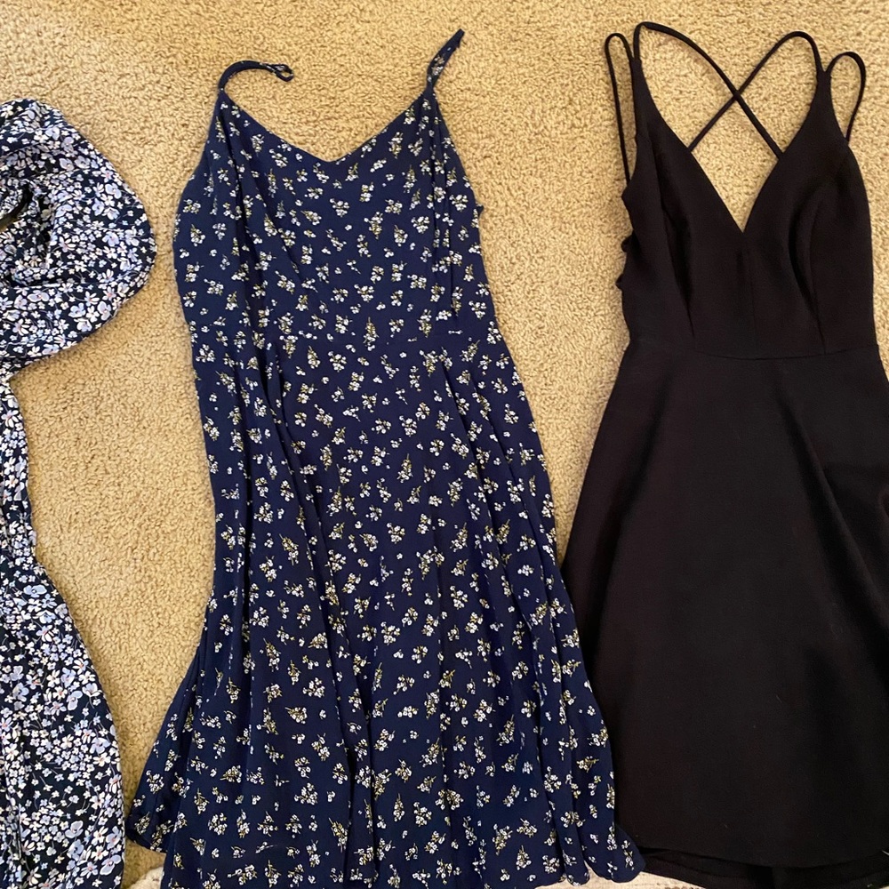 DRESSES - Picture 5 of 8